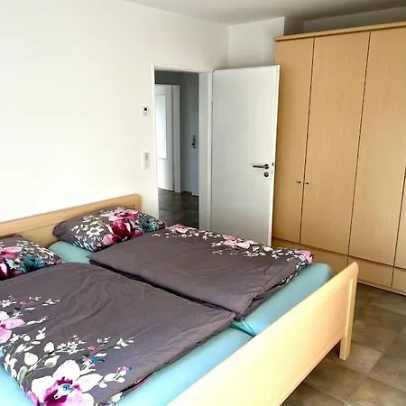 Airhome16, In Messenaehe Apartment *
