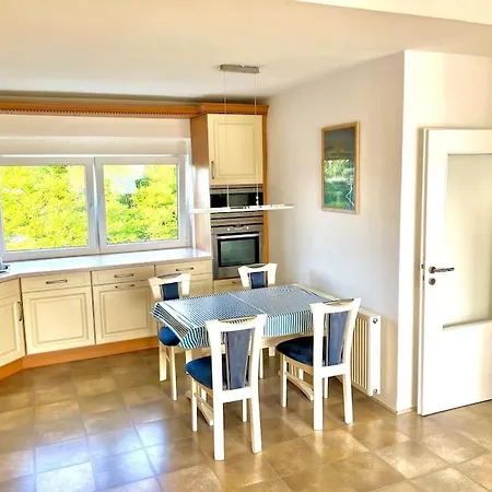 Airhome16, In Messenaehe Apartment Lank-Latum
