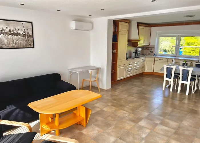 Apartamento Airhome16, In Messenaehe Lank-Latum